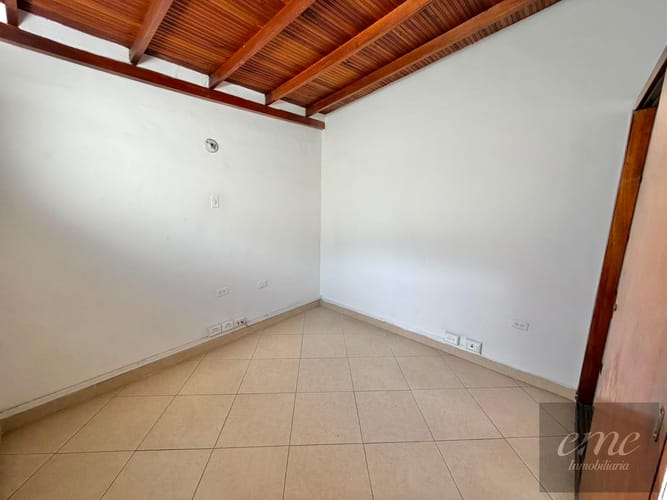 Casa de 5 alcobas en arriendo en Laureles, Medellín, 200 m² · foto 15 de 16