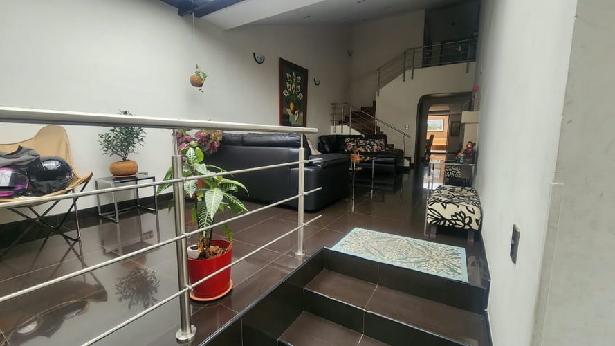 Casa de 4 alcobas en venta en Villa Del Prado, Bogotá, 190 m² · foto 1 de 5