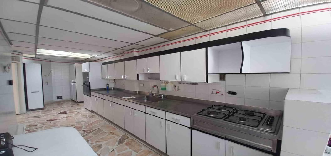 Casa de 8 alcobas en arriendo en Los Alpes, Pereira, 520 m² · foto 2 de 24