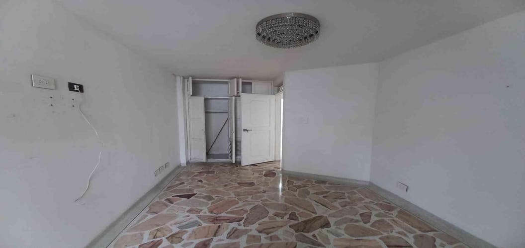 Casa de 8 alcobas en arriendo en Los Alpes, Pereira, 520 m² · foto 7 de 24
