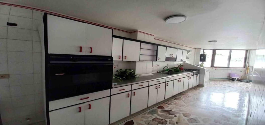 Casa de 8 alcobas en arriendo en Los Alpes, Pereira, 520 m² · foto 17 de 24