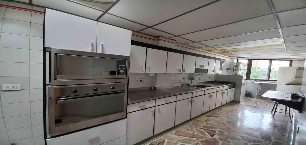 Casa de 8 alcobas en arriendo en Los Alpes, Pereira, 520 m² · foto 23 de 24