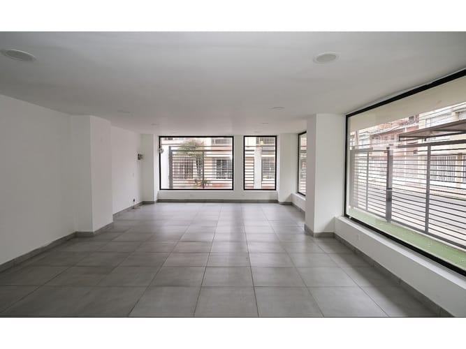 Casa de 6 alcobas en arriendo en Santa Ana, Bogotá, 250 m² · foto 2 de 9