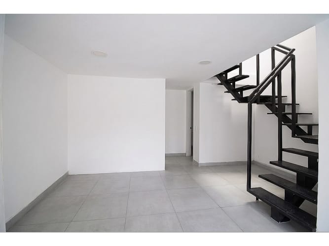 Casa de 6 alcobas en arriendo en Santa Ana, Bogotá, 250 m² · foto 4 de 9