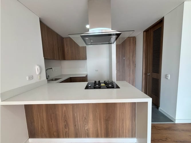Apartamento de 3 alcobas en venta en Cedritos, Bogotá, 79 m² · foto 4 de 10