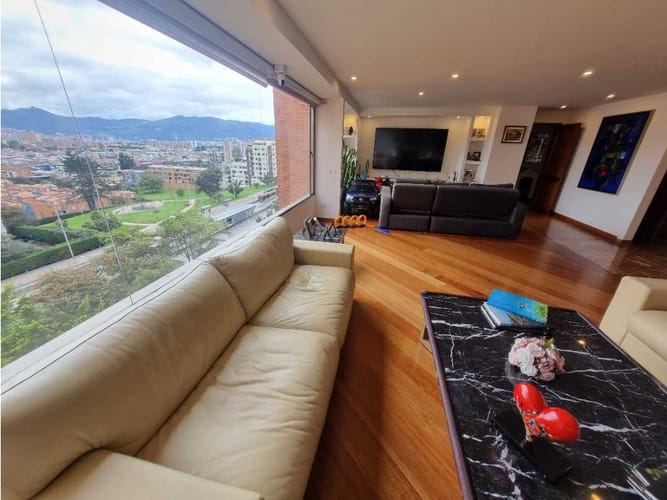 Apartamento de 3 alcobas en venta en Cerros De Suba, Bogotá, 210 m² · foto 1 de 24