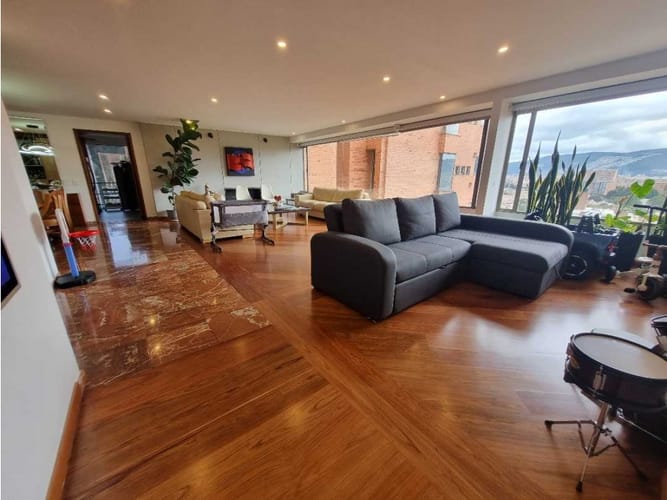 Apartamento de 3 alcobas en venta en Cerros De Suba, Bogotá, 210 m² · foto 2 de 24
