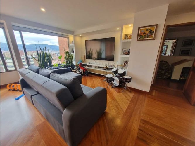 Apartamento de 3 alcobas en venta en Cerros De Suba, Bogotá, 210 m² · foto 3 de 24