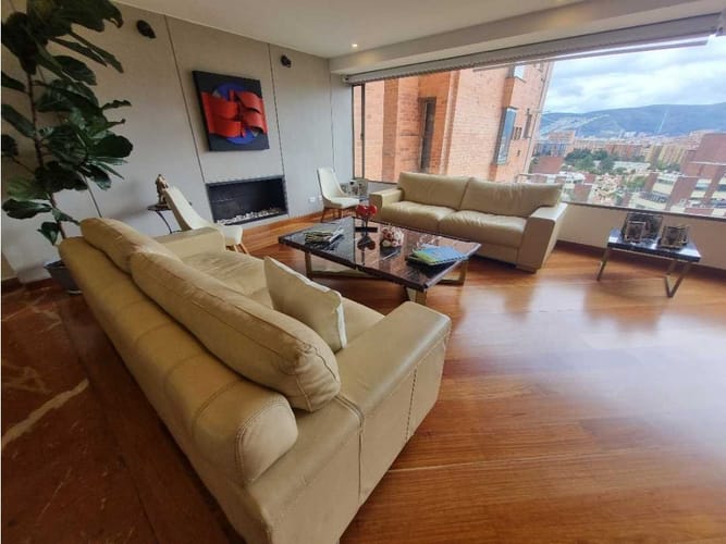 Apartamento de 3 alcobas en venta en Cerros De Suba, Bogotá, 210 m² · foto 4 de 24