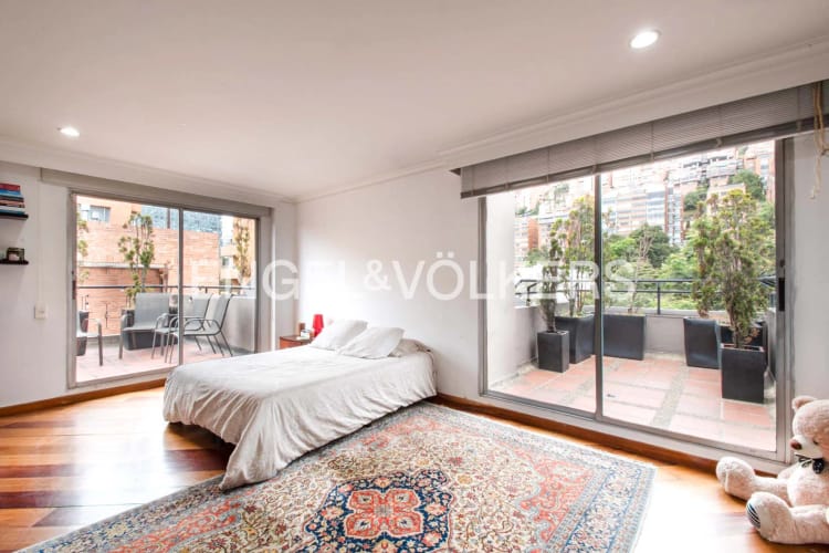 Apartamento de 4 alcobas en arriendo en La Cabrera, Bogotá, 388 m² · foto 16 de 24