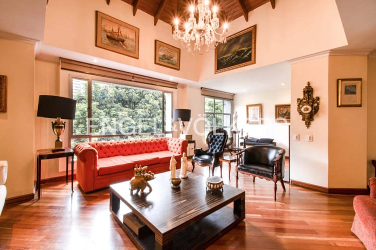 Apartamento de 4 alcobas en arriendo en La Cabrera, Bogotá, 388 m² · foto 2 de 24