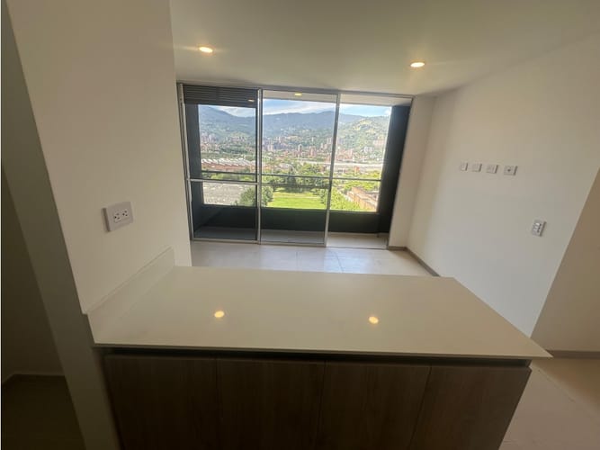 Apartamento de 3 alcobas en arriendo en Zona Industrial No. 1, Itagüí, 67 m² · foto 4 de 18