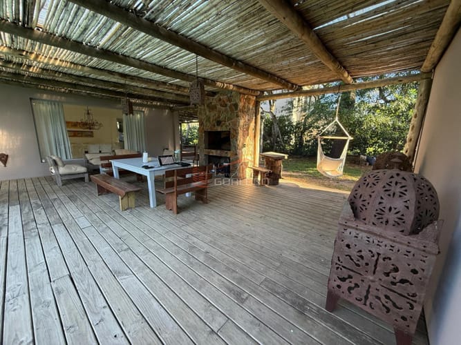 hermosa casa con piscina climatizada en alquiler anual en barrio Cerrado de Laguna Blanca · Foto 2