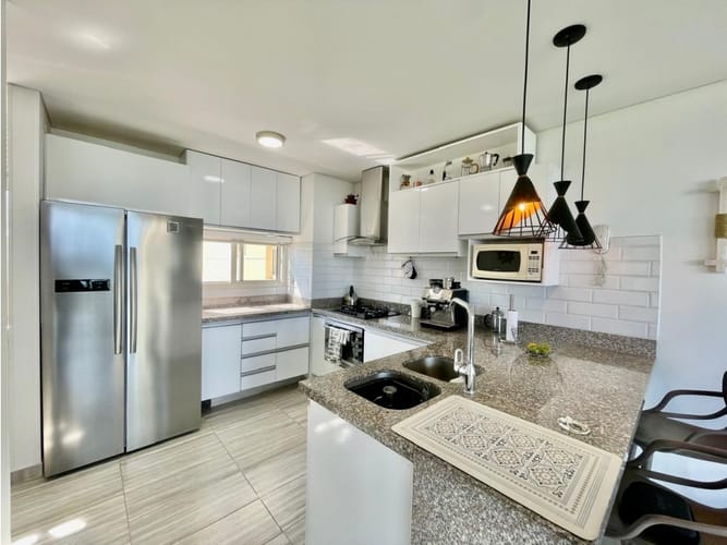 Apartamento de 3 alcobas en arriendo en Bello Horizonte, Santa Marta, 250 m² · foto 5 de 21