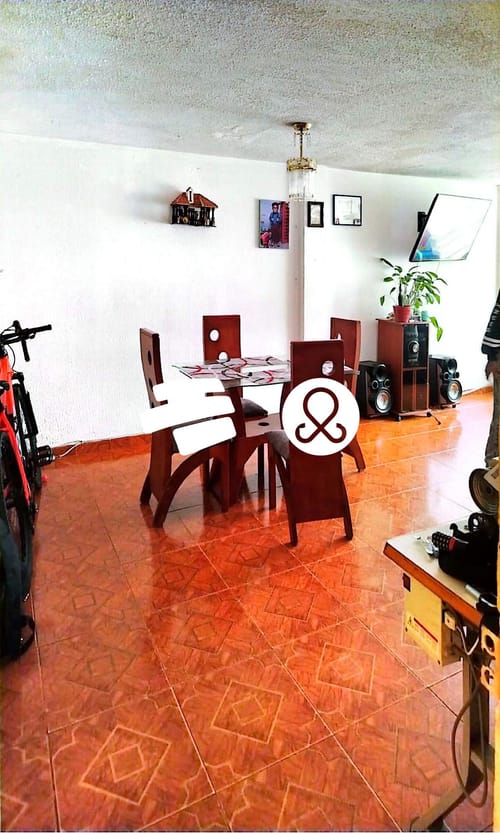 Casa de 7 alcobas en venta en Los Pantanos, Bogotá, 72 m² · foto 1 de 8