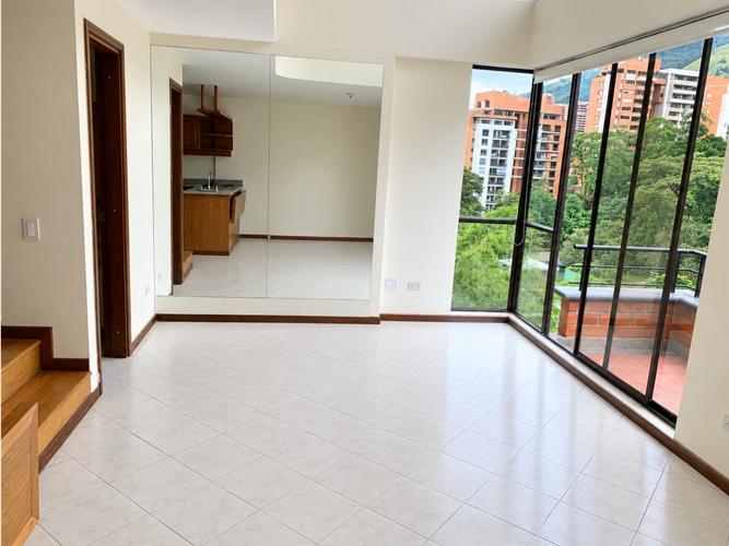 Apartaestudio en arriendo en Los Balsos, Medellín, 46 m² · foto 2 de 10