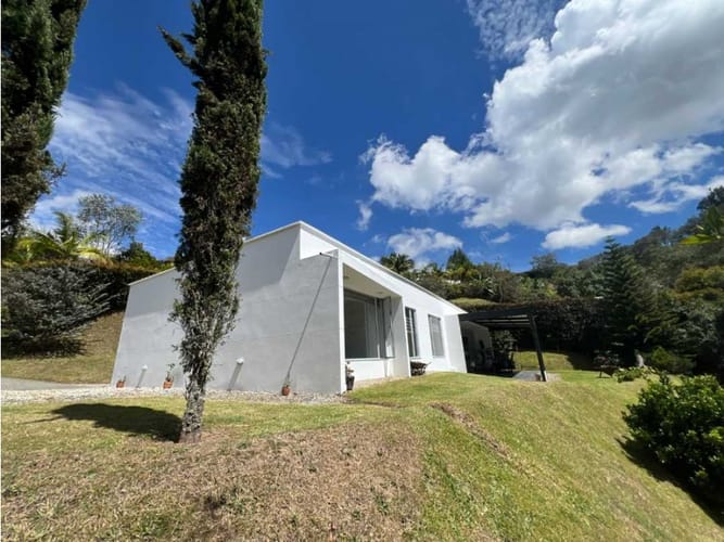 Casa de 3 alcobas en arriendo en San Jose, Guarne, 230 m² · foto 4 de 17