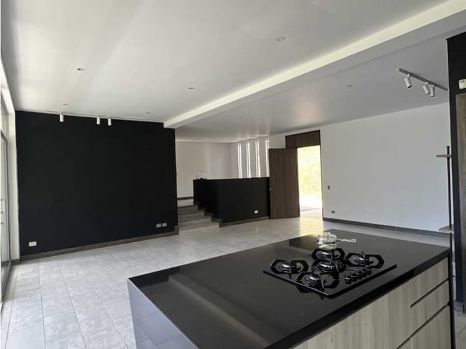 Casa de 3 alcobas en arriendo en San Jose, Guarne, 230 m² · foto 6 de 17