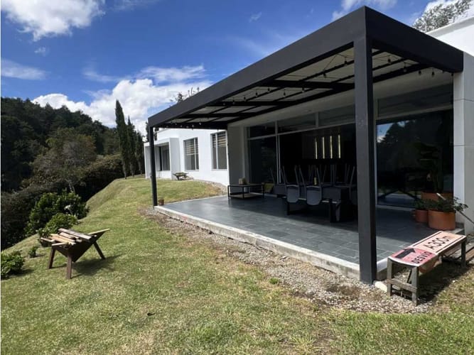 Casa de 3 alcobas en arriendo en San Jose, Guarne, 230 m² · foto 8 de 17