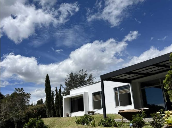 Casa de 3 alcobas en arriendo en San Jose, Guarne, 230 m² · foto 9 de 17