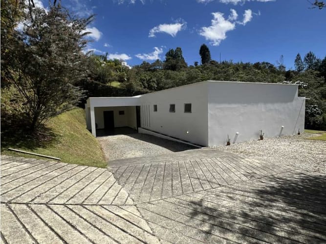 Casa de 3 alcobas en arriendo en San Jose, Guarne, 230 m² · foto 10 de 17