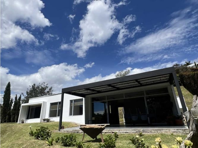Casa de 3 alcobas en arriendo en San Jose, Guarne, 230 m² · foto 13 de 17