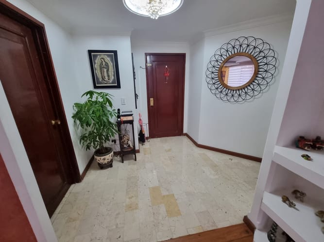 Apartamento de 3 alcobas en venta en El Contador, Bogotá, 184 m² · foto 3 de 17