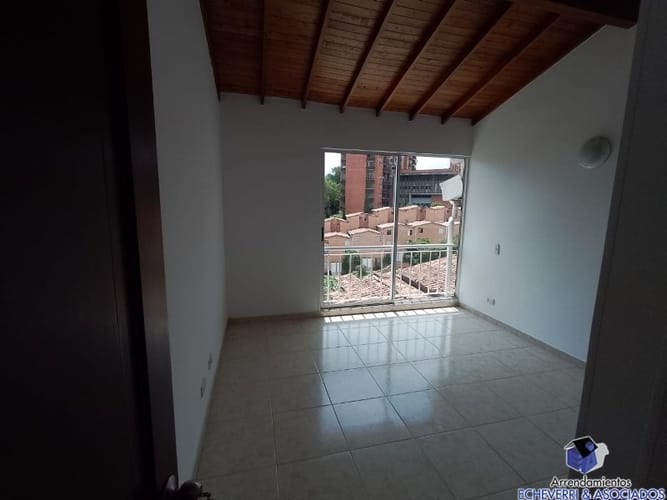 Casa de 4 alcobas en arriendo en Belén, Medellín, 200 m² · foto 3 de 17
