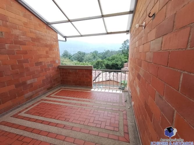 Casa de 4 alcobas en arriendo en Belén, Medellín, 200 m² · foto 4 de 17