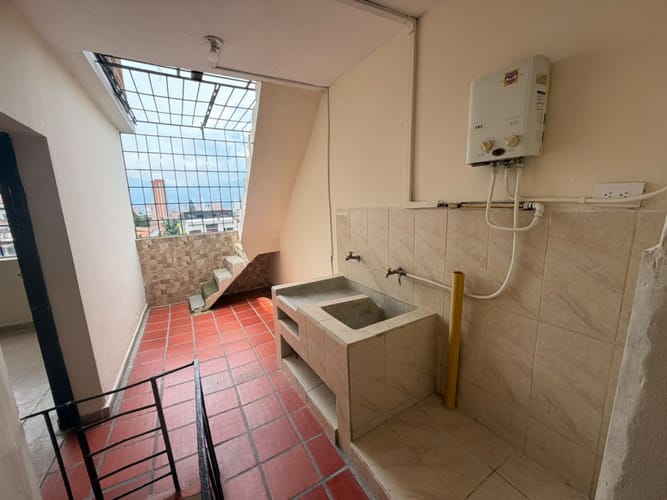 Casa de 4 alcobas en arriendo en Caicedo, Medellín, 90 m² · foto 9 de 12