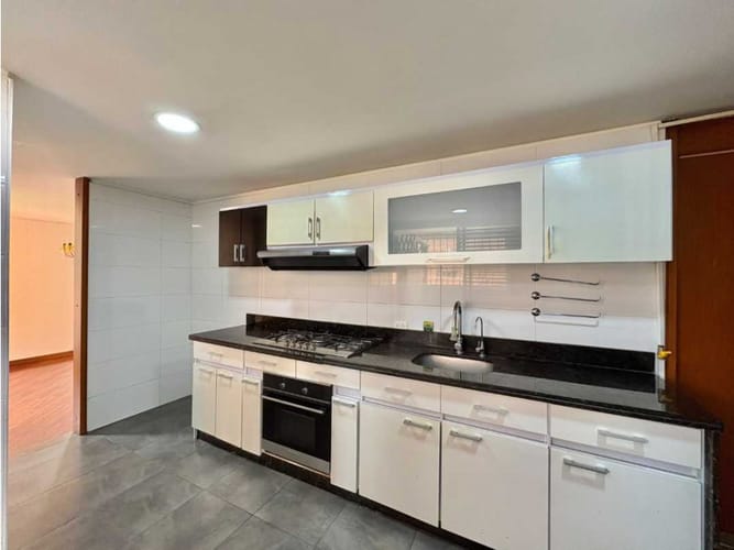 Apartamento de 3 alcobas en arriendo en Santa Barbara, Bogotá, 181 m² · foto 5 de 22