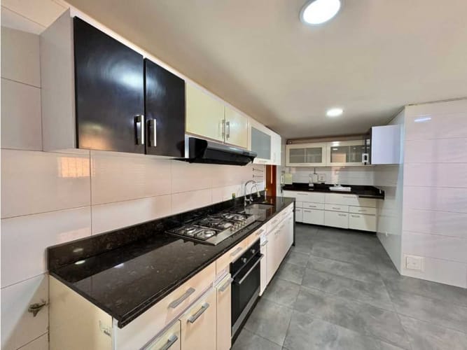 Apartamento de 3 alcobas en arriendo en Santa Barbara, Bogotá, 181 m² · foto 8 de 22