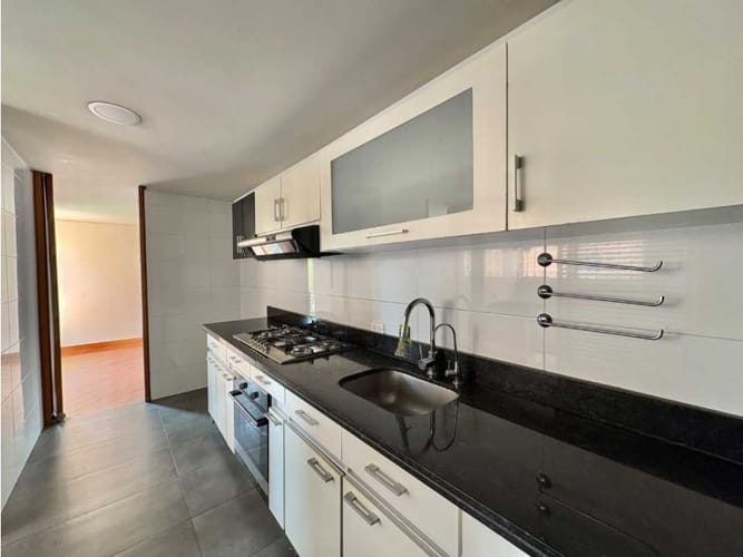 Apartamento de 3 alcobas en arriendo en Santa Barbara, Bogotá, 181 m² · foto 18 de 22