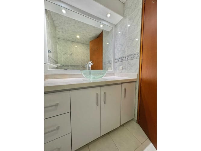 Apartamento de 3 alcobas en arriendo en Santa Barbara, Bogotá, 181 m² · foto 19 de 22