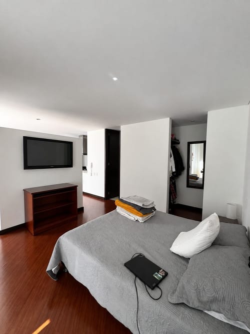 Apartamento de 1 alcoba en venta en Chico Norte, Bogotá, 51 m² · foto 2 de 7