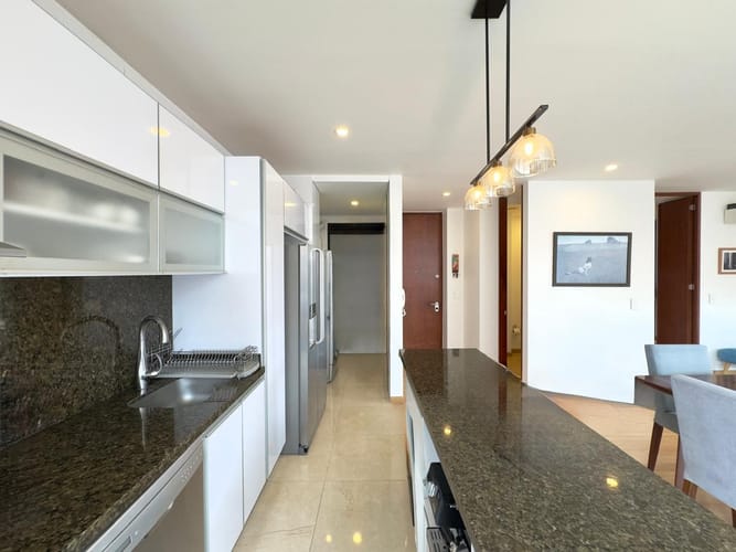 Apartamento de 3 alcobas en venta en Santa Barbara, Bogotá, 131 m² · foto 7 de 24