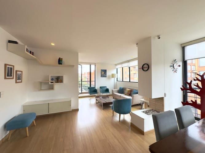 Apartamento de 3 alcobas en venta en Santa Barbara, Bogotá, 131 m² · foto 2 de 24