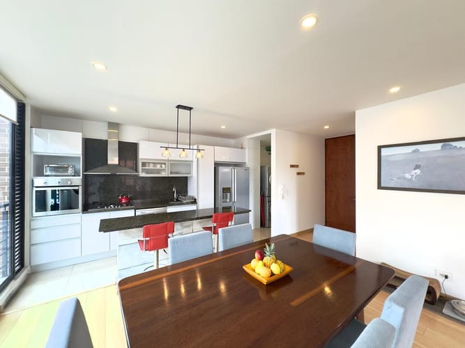 Apartamento de 3 alcobas en venta en Santa Barbara, Bogotá, 131 m² · foto 6 de 24