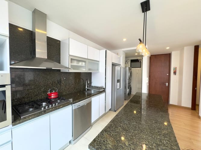 Apartamento de 3 alcobas en venta en Santa Barbara, Bogotá, 131 m² · foto 8 de 24
