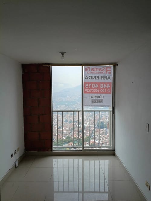 Apartamento de 3 alcobas en arriendo en Asomadera No.3, Medellín, 40 m² · foto 2 de 10