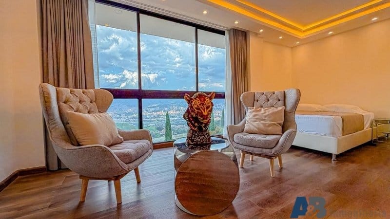 Casa de 3 alcobas en arriendo en Belén, Medellín, 620 m² · foto 5 de 24