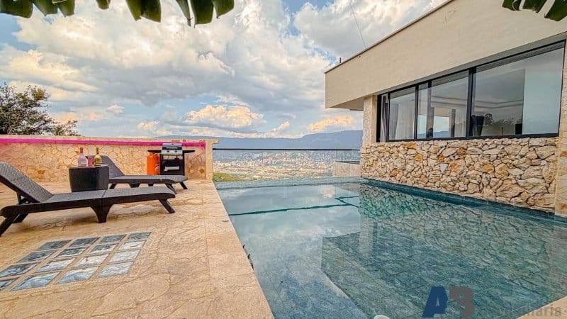 Casa de 3 alcobas en arriendo en Belén, Medellín, 620 m² · foto 19 de 24
