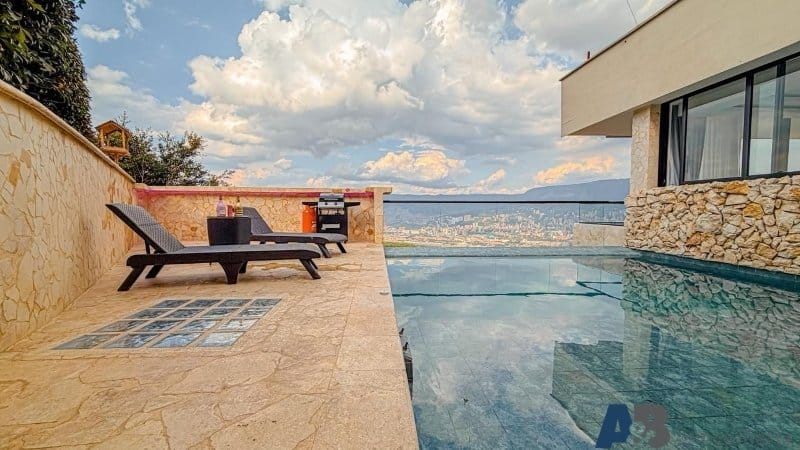 Casa de 3 alcobas en arriendo en Belén, Medellín, 620 m² · foto 22 de 24