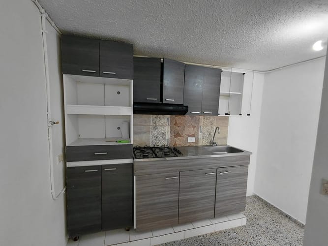 Apartamento de 3 alcobas en arriendo en Prados De Sabaneta, Sabaneta, 110 m² · foto 2 de 23