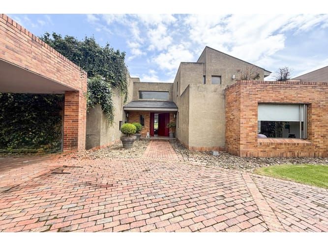 Casa de 3 alcobas en venta en Fusca, Chía, 350 m² · foto 2 de 24
