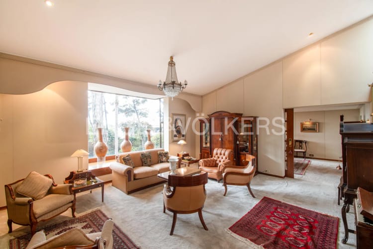 Casa de 4 alcobas en venta en El Refugio, Bogotá, 827 m² · foto 2 de 23