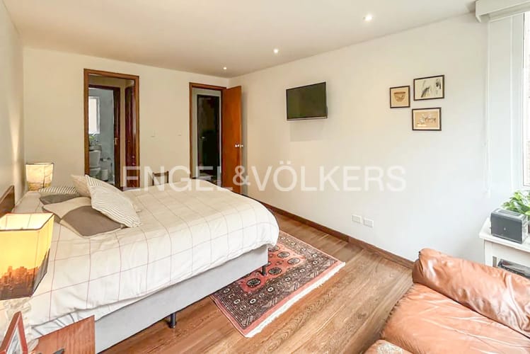 Apartamento de 3 alcobas en venta en Los Rosales, Bogotá, 143 m² · foto 12 de 18