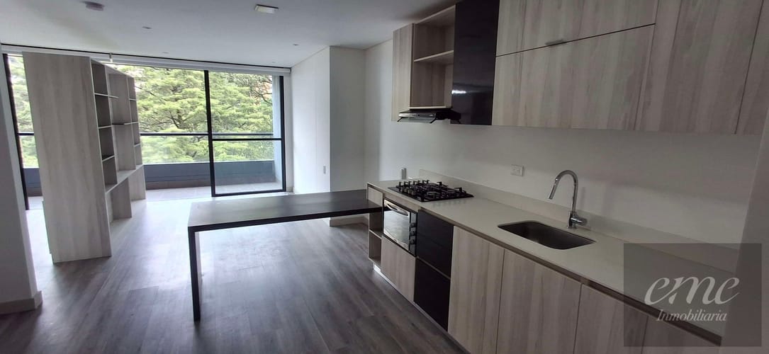 Apartaestudio en arriendo en El Poblado, Medellín, 61 m² · foto 2 de 24