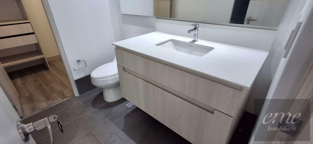 Apartaestudio en arriendo en El Poblado, Medellín, 61 m² · foto 4 de 24