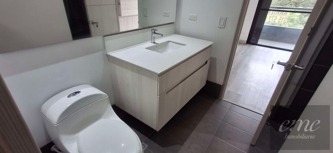 Apartaestudio en arriendo en El Poblado, Medellín, 61 m² · foto 7 de 24